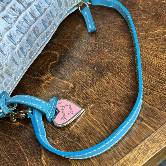 Dooney and Bourke clutch/wristlet - Picture 12 of 16
